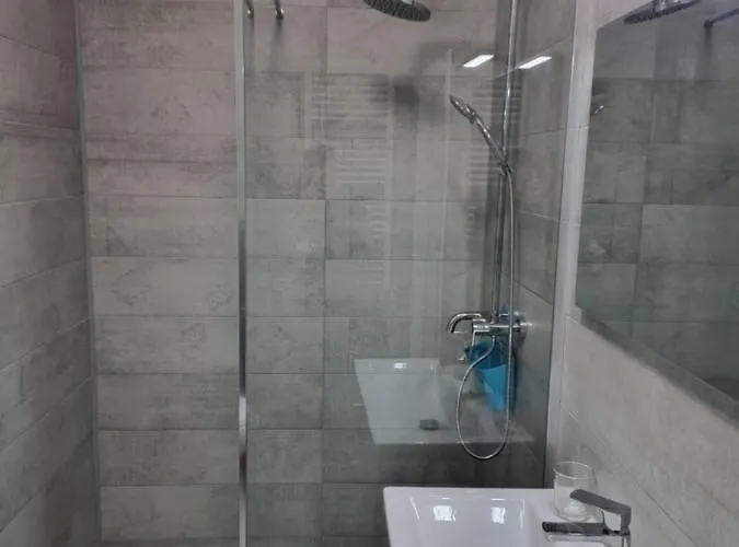 2 Eliberarii アパート *