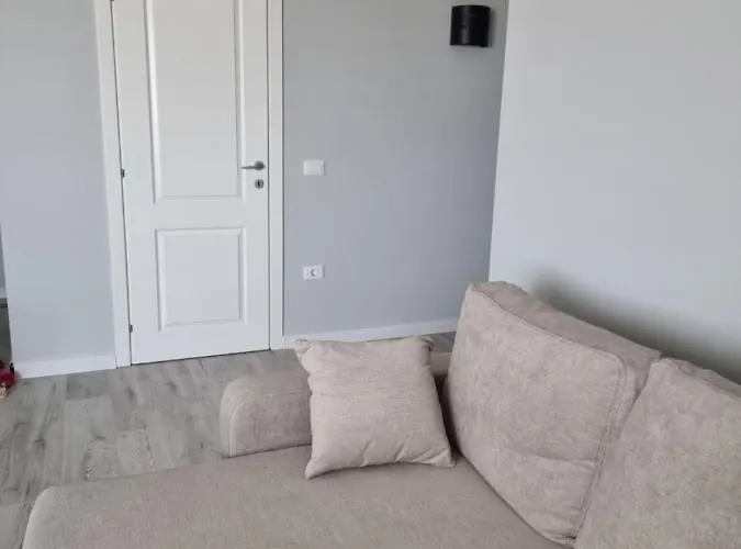 2 Eliberarii アパート *