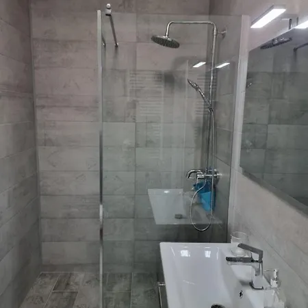 2 Eliberarii Apartment *